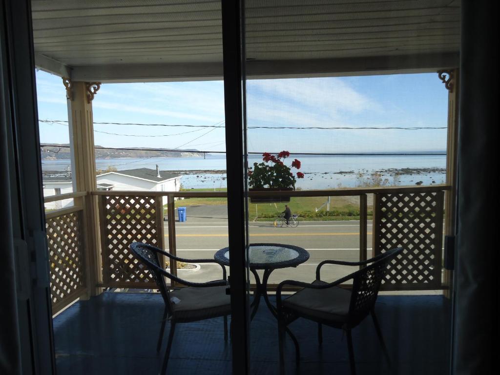 Hotel-Motel Baie-Ste-Catherine Екстериор снимка