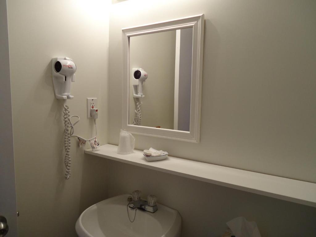 Hotel-Motel Baie-Ste-Catherine Екстериор снимка