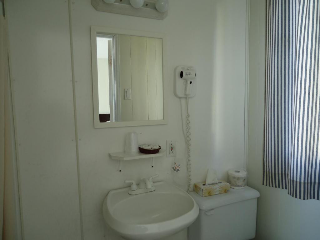 Hotel-Motel Baie-Ste-Catherine Екстериор снимка