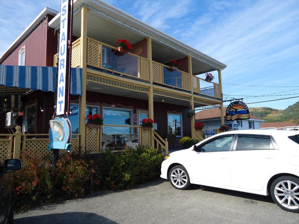 Hotel-Motel Baie-Ste-Catherine Екстериор снимка