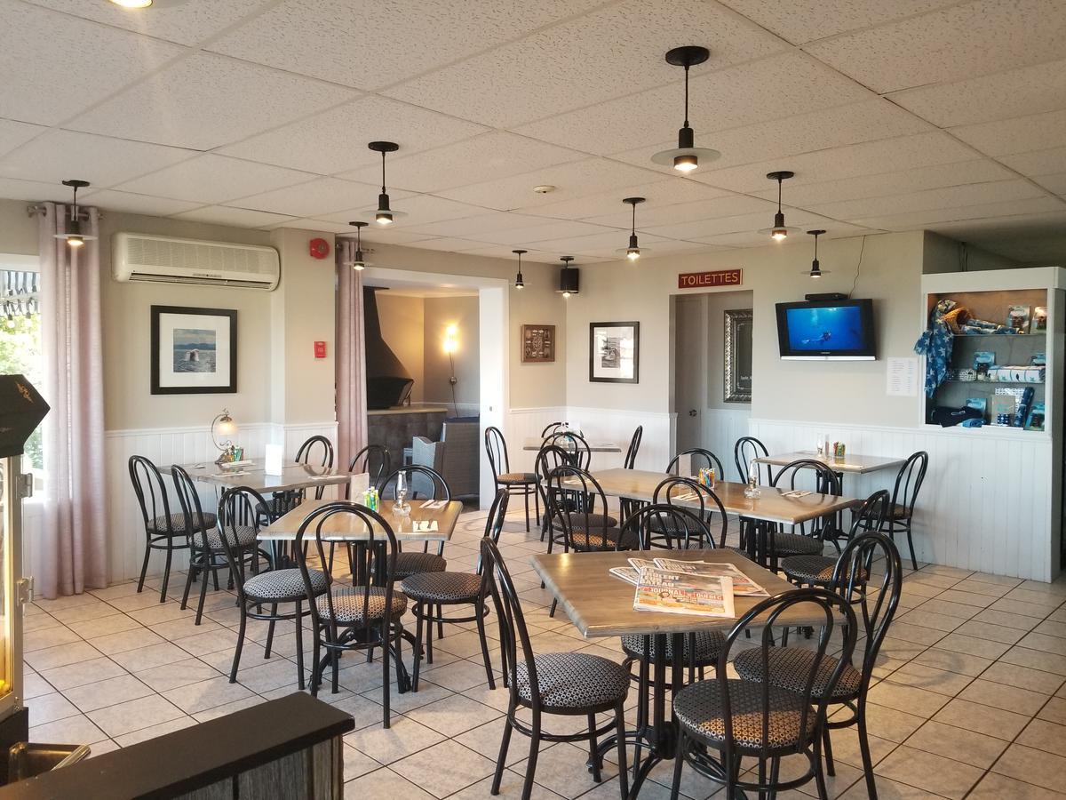 Hotel-Motel Baie-Ste-Catherine Екстериор снимка