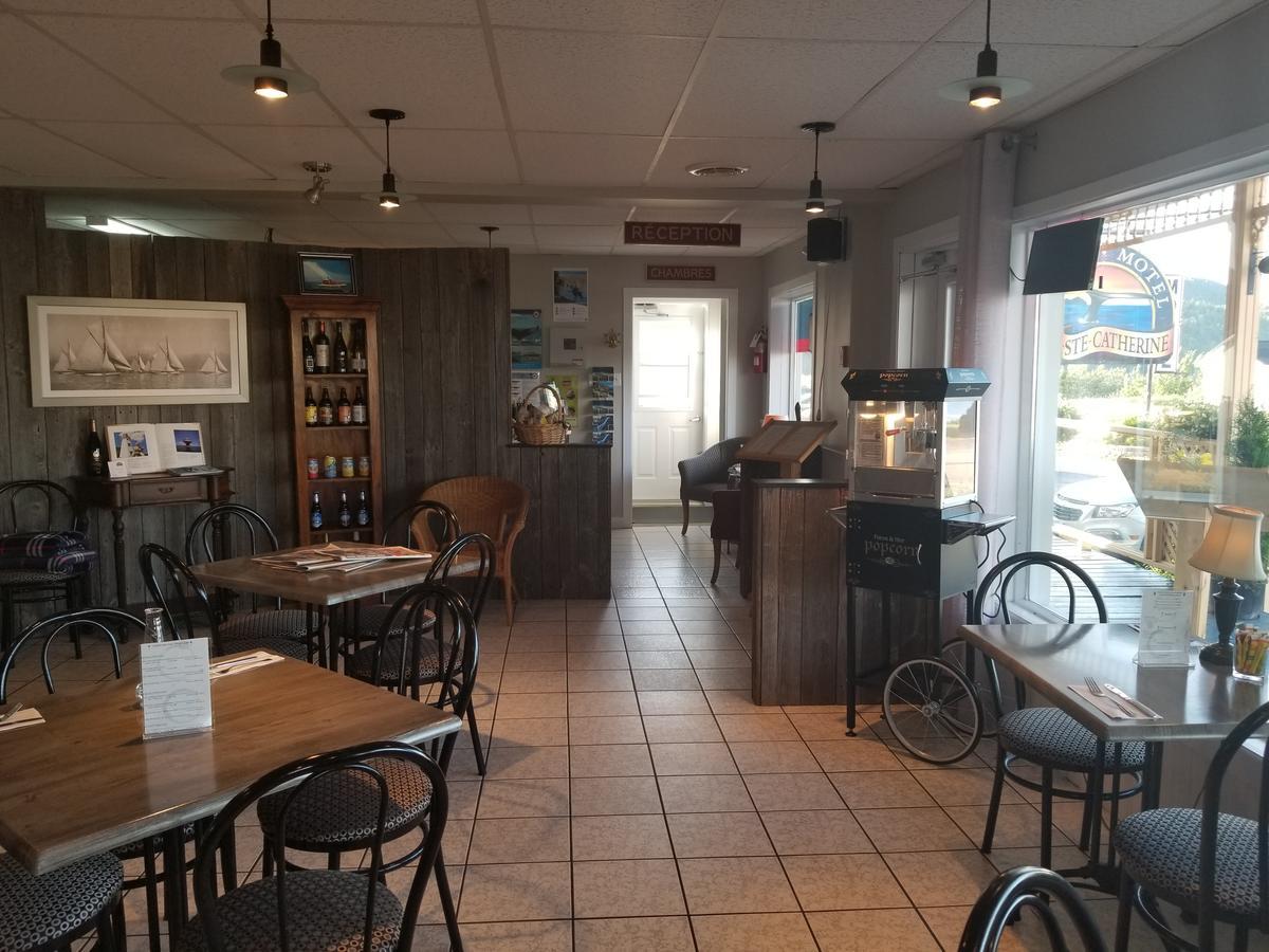 Hotel-Motel Baie-Ste-Catherine Екстериор снимка